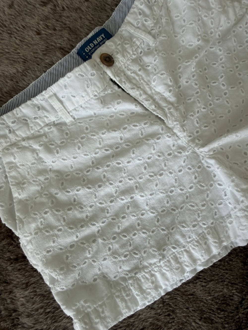 Old Navy White Eyelet High Waist Shorts 4 - Picture 3 of 11